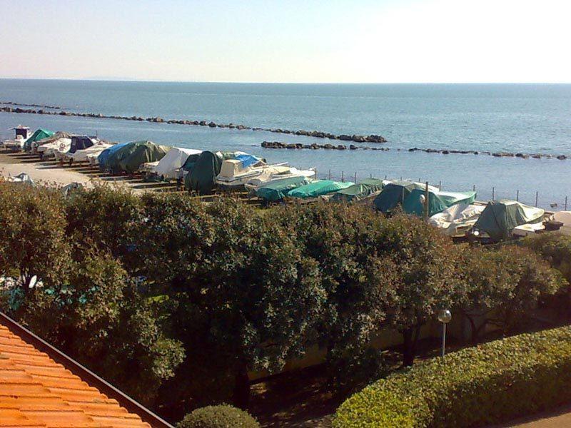 Ostello Apuano Marina Di Carrara Exterior photo